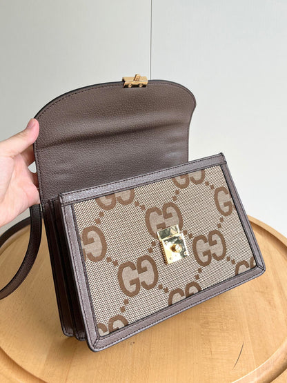 Square retro style tote bag