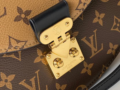 Classic color matching old flower fan-shaped bag