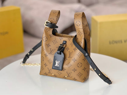 Trendy Shopping Bag Style Tote