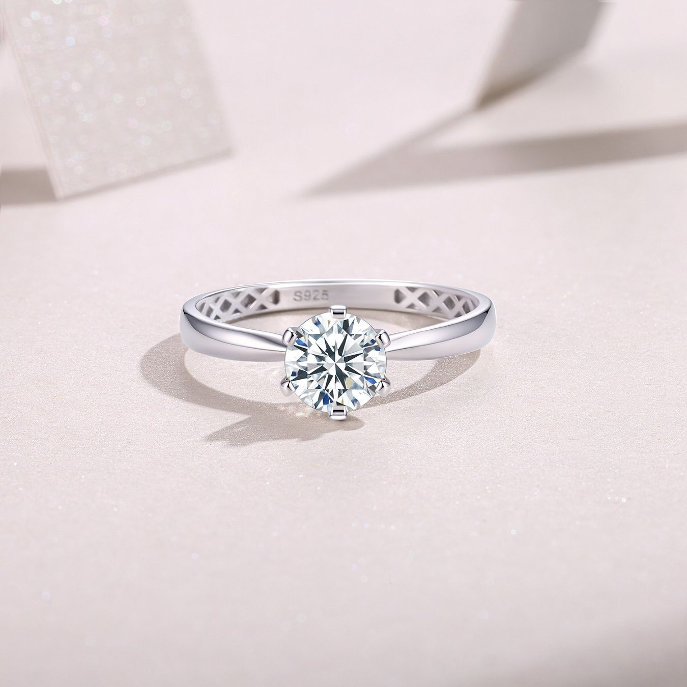Six-claw S925 sterling silver moissanite ring, niche high-end ring for women