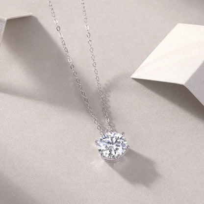 Moissanite pendant, sterling silver necklace, high-end collarbone chain, women's fashion niche jewelry.